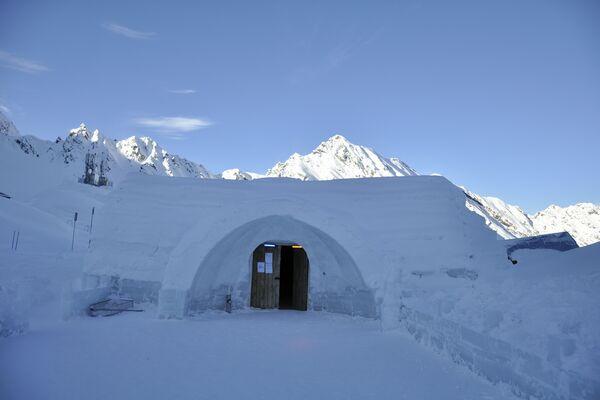 Hotelul de Gheață de la B&acirc;lea, &icirc;n pericol! Construcția a fost am&acirc;nată: &rdquo;Sperăm să vină iarna!&rdquo; Ce se &icirc;nt&acirc;mplă cu rezervările