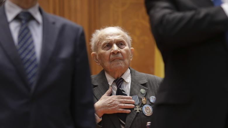 Ignorat de Ziua Națională, veteranul de război a fost  invitat la ședința solemnă dedicată &icirc;mplinirii a 30 de ani de la Revoluţie
