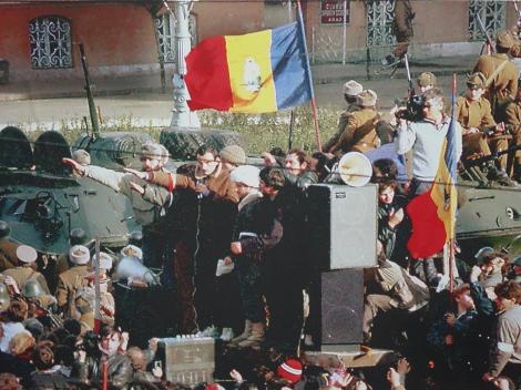 30 DE ANI DE LA REVOLUȚIE. Au trecut 30 de ani de când românii şi-au câştigat libertatea în stradă. În Timişoara şi în Bucureşti au loc evenimente care îi comemorează pe primii eroi ai Revoluţiei