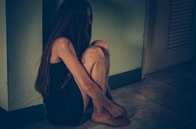 A trecut prin calvarul vieții la doar 19 ani! El, cu 18 ani mai mare dec&acirc;t ea, a agățat-o la o petrecere &icirc;n club. Ceea ce a urmat a făcut-o să nu-și fi dorit vreodată să iasă din casă &icirc;n acea seară