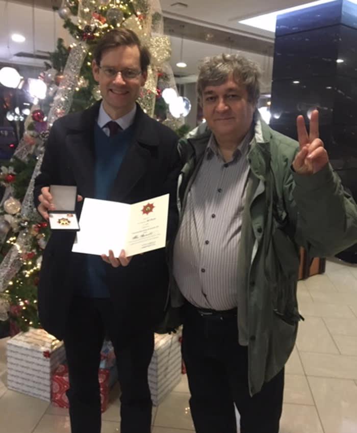 Un celebru jurnalist britanic și-a &icirc;nceput cariera &icirc;n timpul Revoluției din 1989, la Timișoara. &bdquo;Dacă vrei să faci presă, acolo e de muncă, acolo e știrea&rdquo;