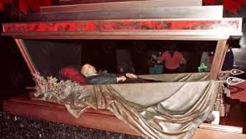 Ți se face pielea de găină! E mort de 95 de ani și arată perfect! Trupul lui Lenin zace într-un mausoleu din Moscova
