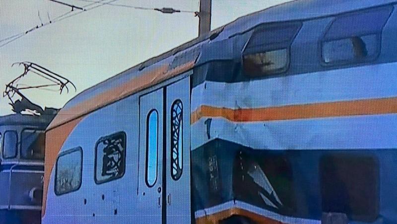 UPDATE: Două trenuri s-au ciocnit lângă Ploiești. Cel puțin 11 persoane sunt rănite. Acestea au fost transportate la spital cu elicopterul SMURD
