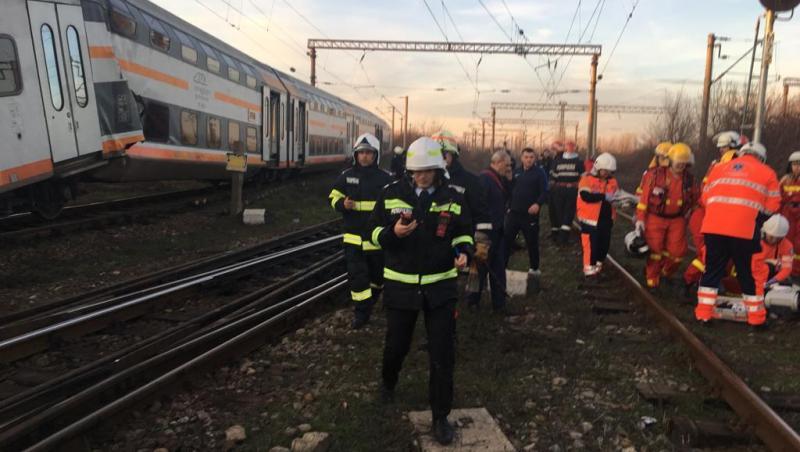 UPDATE: Două trenuri s-au ciocnit lângă Ploiești. Cel puțin 11 persoane sunt rănite. Acestea au fost transportate la spital cu elicopterul SMURD