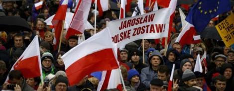 Mii de demonstranţi au contestat în oraşe din Polonia propunerile de reformă în justiţie ale partidului de guvernământ