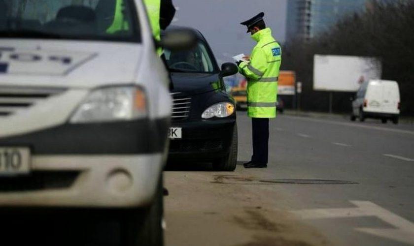 Şoferii, amendați de polițiști falși &icirc;n trafic! &bdquo;Au cerut banii numerar, aveau &icirc;nsemnele Poliției&rdquo;