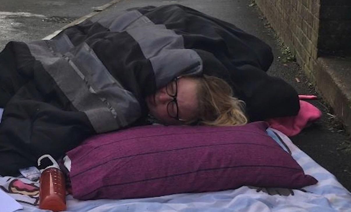 O mamă a murit subit după ce a așteptat șase ore o ambulanță pe caldar&acirc;mul &icirc;nghețat. Părinții ei, devastați: &rdquo;Nu ne vine să credem!&rdquo;