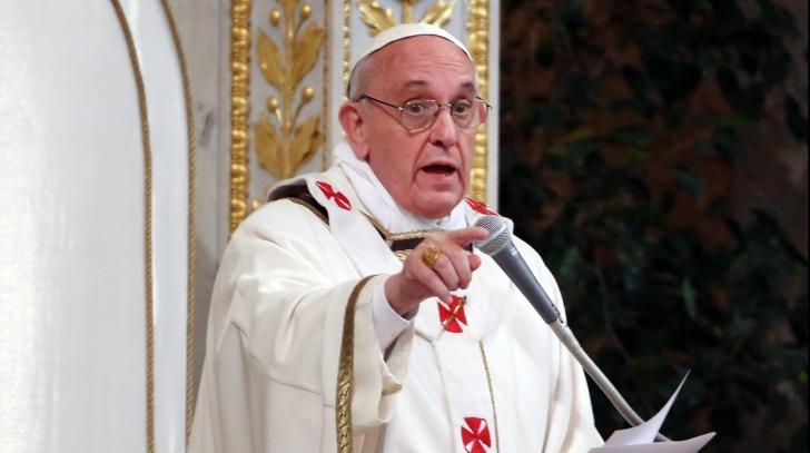 Vaticanul critică dur consumerismul din luna decembrie. Papa Francisc cataloghează fenomenul ca fiind un &bdquo;virus care atacă credinţa la rădăcini''