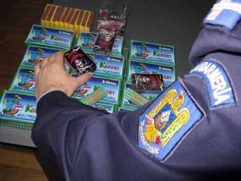 O tonă şi jumătate de articole pirotehnice, confiscate de poliţişti de la o persoană din Bucureşti, în urma unei percheziţii