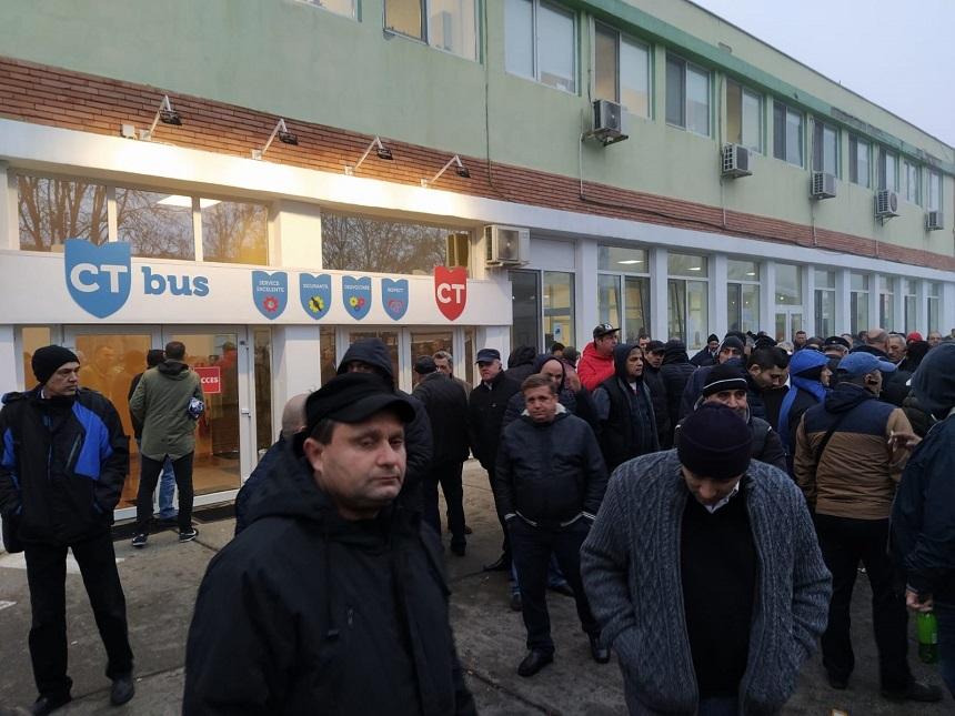 Grevă spontană la regia de transport &icirc;n comun din Constanţa. Şoferii au refuzat să iasă pe trasee &icirc;n această dimineaţă