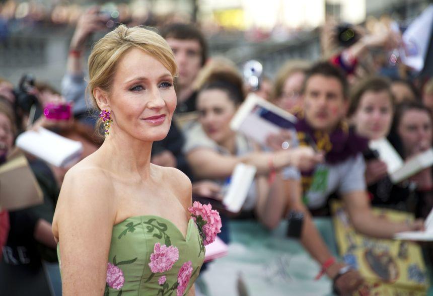 Scriitoarea J. K. Rowling, &icirc;n centrul unei controverse privind persoanele transsexuale