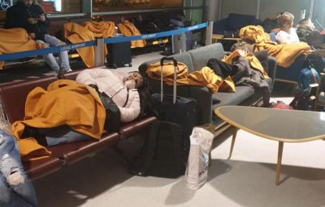 VIDEO/ 180 de români blocaţi pe un aeroport din Belgia au trăit o zi şi-o noapte de umilinţe!