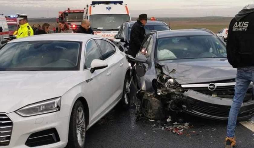 Accident &icirc;n lanț, pe Autostrada A1. Șapte persoane, &icirc;ntre care un bebeluș de șase luni și un copil de doi ani, au fost rănite&nbsp;