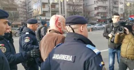 Jandarmeria, reacție după ce Gelu Voican Voiculescu a fost bătut în Piața Universității: ”Se încearcă identificarea agresorului!”