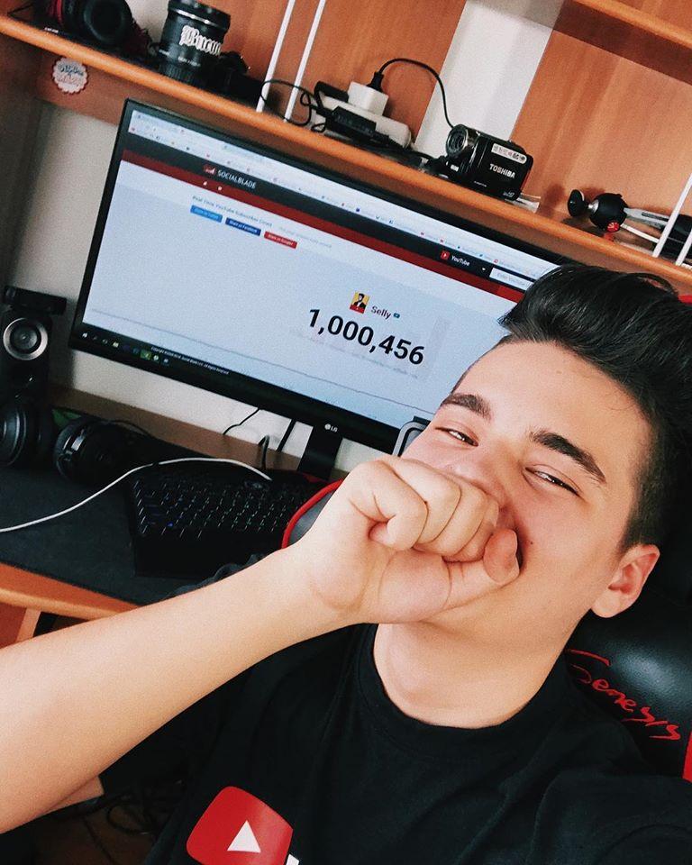 Un jurnalist celebru &icirc;l desființează pe Selly: &bdquo;Minte la greu, n-are pic de umor! Generația lui e praf!&rdquo;