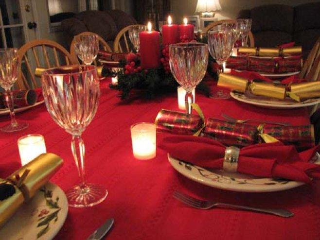 Reguli pentru amenajarea mesei de Crăciun: "De Crăciun, este ocazia cea mai potrivită pentru a scoate tot ce-i mai bun pe masă”