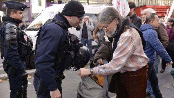 Așa ceva mai rar! Ce a făcut un bărbat după ce a găsit un rucsac cu 16.000 de euro: &bdquo;Proprietarul rucsacului se simte mai confortabil așa&rdquo;