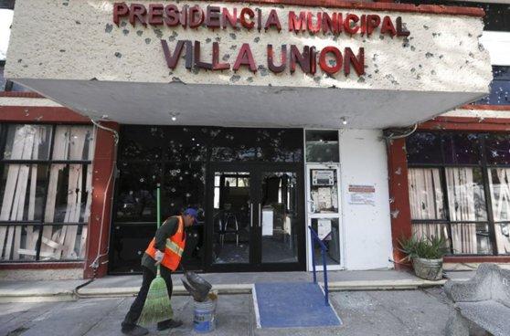 Măcel &icirc;ntr-o primărie din Mexic! Cel puțin 22 de persoane au murit &icirc;ntr-un schimb de focuri dintre poliție și traficanții de droguri - VIDEO