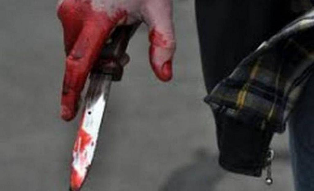 Bărbat &icirc;njunghiat &icirc;n plină stradă &icirc;n T&acirc;rgu-Jiu! Agresorul se află &icirc;n libertate