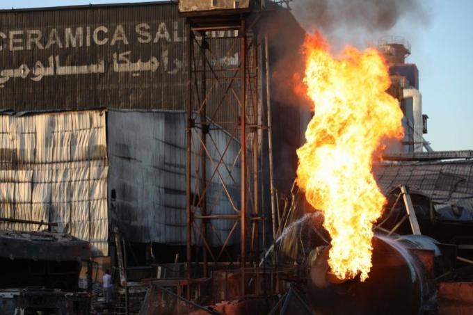 Explozie puternică la o uzină! 23 de persoane au murit și peste 130 au fost rănite - FOTO