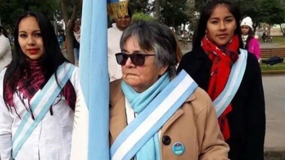 Are 80 de ani dar a vrut neapărat să-și termine școala! O bunică s-a apucat din nou te studii ca să-și poată ajuta nepoții la teme