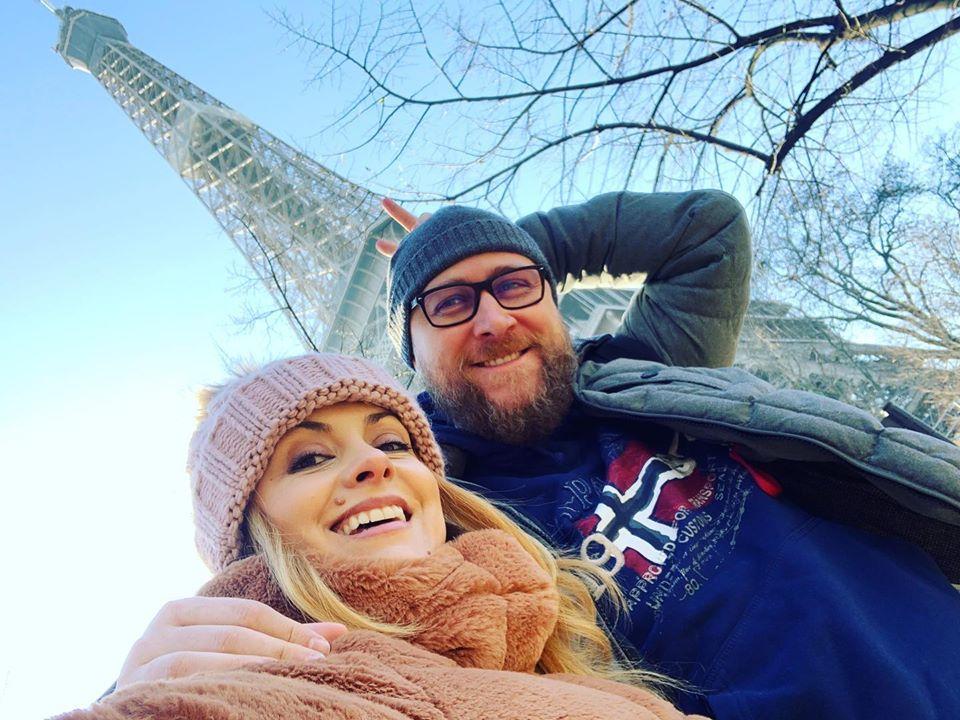 Simona Gherghe a fugit cu soțul ei &icirc;ntr-o scurtă vacanță romantică! S-a filmat &icirc;n locul &icirc;n care s-a cazat! &bdquo;Un ochi r&acirc;de, un ochi pl&acirc;nge&rdquo; - Video &nbsp;&nbsp;