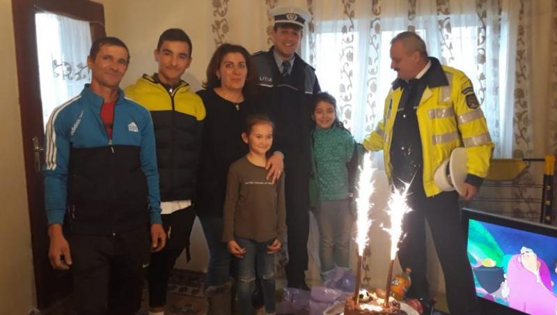 Polițiștii din Vrancea au mers în vizită la o familie nevoioașă