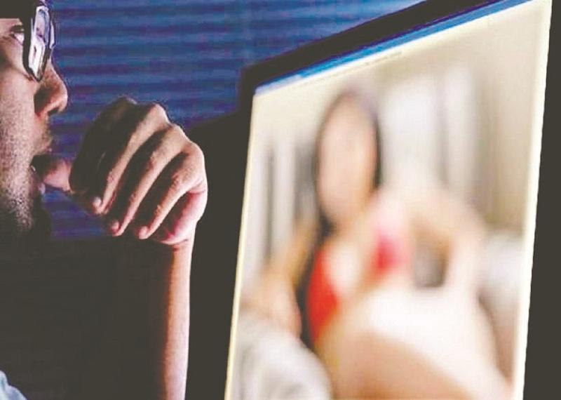 Fetiță de zece ani, șantajată cu fotografii indecente de un bărbat din D&acirc;mbovița: &bdquo;O să te vadă toată lumea!&rdquo;