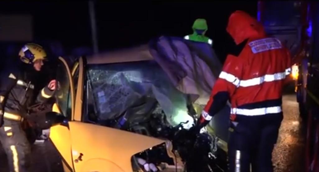 Doi rom&acirc;ni, tată și fiu, au murit &icirc;n Spania, &icirc;ntr-un accident cumplit! Mașina lor s-a transformat &icirc;ntr-un morman de fiare! Atenție, imagini tulburătoare! - Video