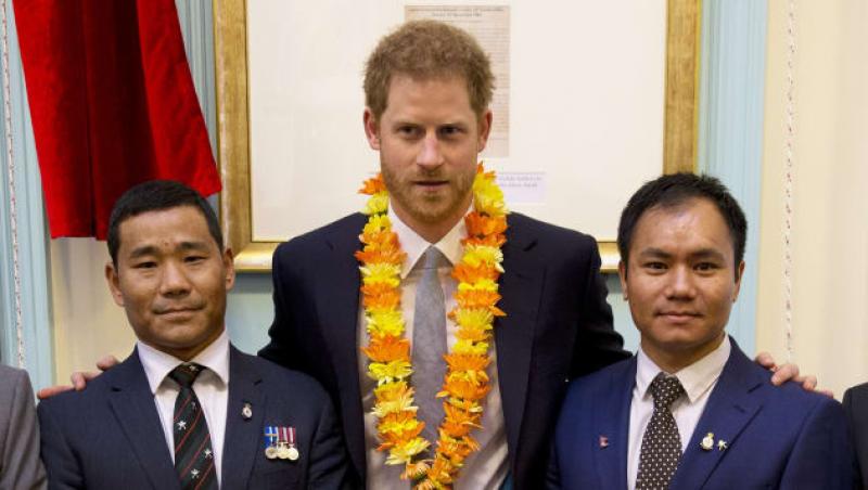 Magar alături de colegul Gurkha și prințul Harry în 2017
