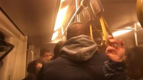 VIDEO/ Agitație la metrou! Călătorii au deschis geamurile și au apăsat butonul de panică