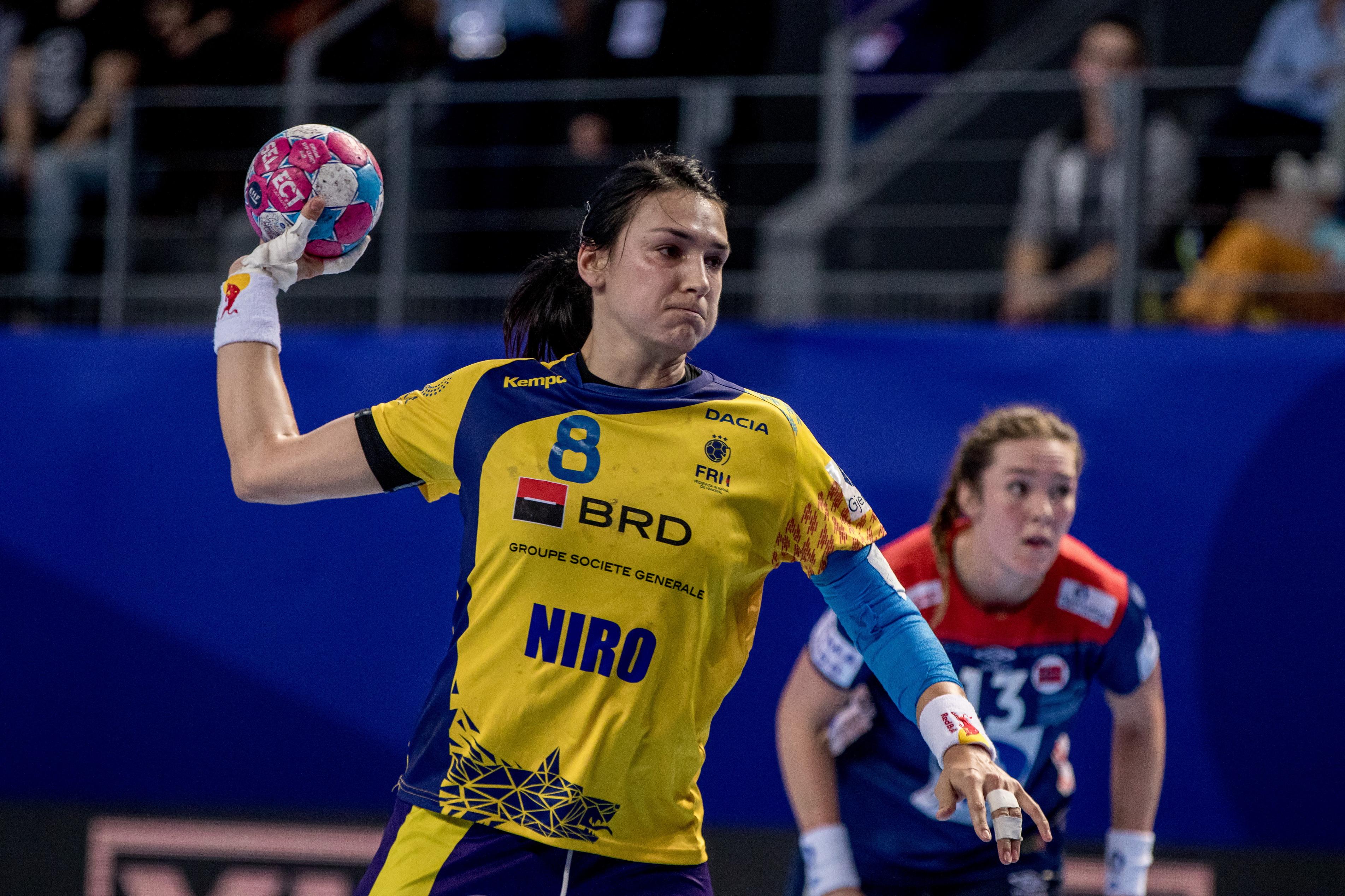 Rom&acirc;nia - Ungaria 28 - 27. Meci de infarct la Campionatul Mondial! Cristina Neagu ne-a calificat la ultima aruncare