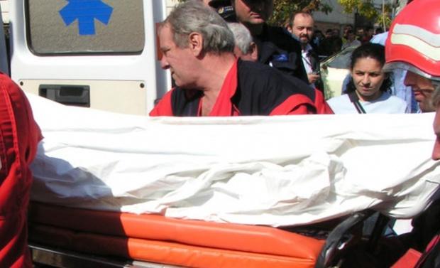 Scandal s&acirc;ngeros &icirc;ntr-un bar din D&acirc;mbovița! I-a băgat cuțitul &icirc;n g&acirc;t din cauza unui pahar de alcool