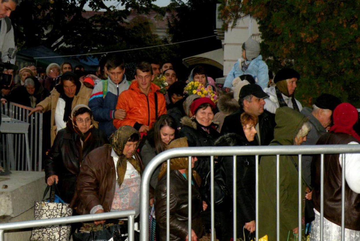 Rom&acirc;nii, cei mai credincioși europeni. Milioane de oameni sunt absolut siguri că Dumnezeu există și se roagă zilnic