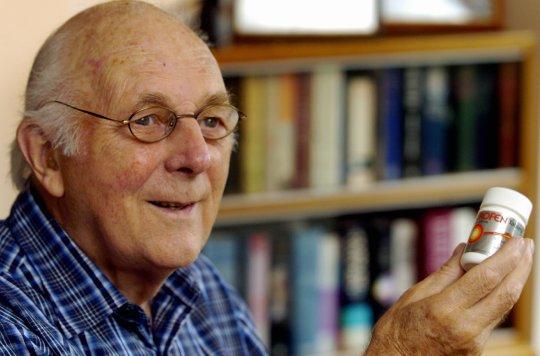 A murit omul care a descoperit calmantul pe care milioane de rom&acirc;ni l-au luat măcar o dată-n viață!