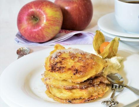 Cum se prepară delicioasele mere în pijama. Un desert gustos pentru orice pofticios.