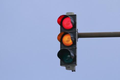 Se schimbă culoarea roșie a semafoarelor. Autoritățile au anunțat schimbarea încă de mâine