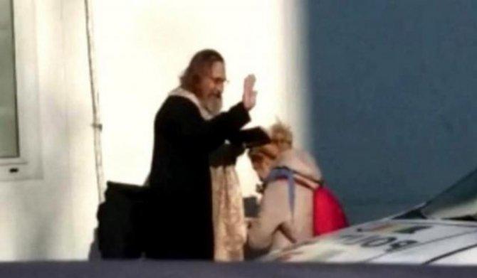 După mai multe cazuri de medici falși, iată că a ieșit la iveală și un preot fals!