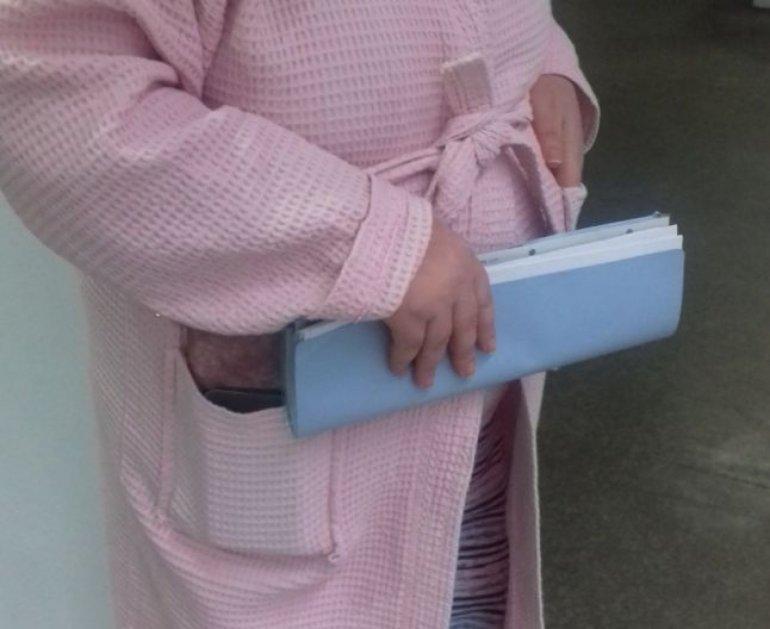 Nu e glumă! O femeie de 30 de ani a chemat Ambulanța ca să nască, dar medicii au descoperit că...bebelușul nu există: &rdquo;Pacienta e obeză!&rdquo;&nbsp;