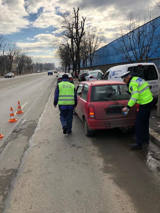 E jale &icirc;n Capitală! Polițiștii au verificat starea tehnică a mașinilor care circulă pe drumurile publice. Zeci de șoferi au plecat pe jos