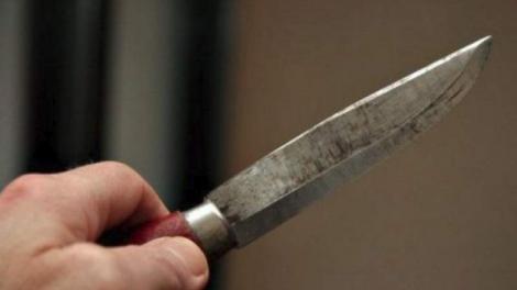 Incident șocant în Galați! O fetiță de 11 ani, amenințată cu un cuțit în scara blocului! Ce i-a cerut agresorul