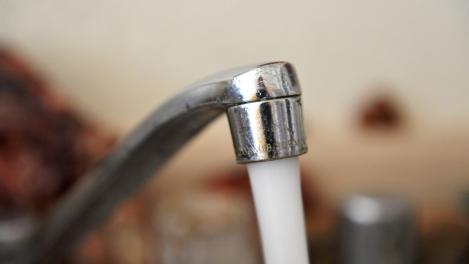 Ce s-a aflat despre apa cu clor de la robinet! Este sau nu potabilă?