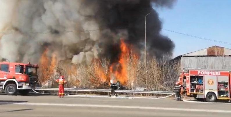 Incendiu devastator &icirc;n Voluntari! Avertisment RO-ALERT pentru bucureşteni: "&Icirc;nchideţi geamurile şi răm&acirc;neţi &icirc;n case" (VIDEO)