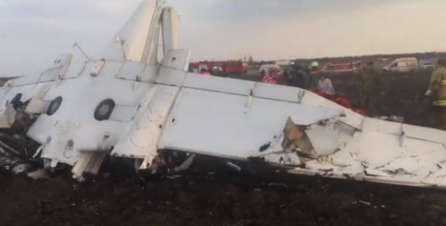 Video. Primele imagini de la locul accidentului aviatic din Tuzla. Co-pilotul a murit, pilotul, &icirc;n stare gravă