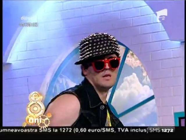 Video. N-ai văzut &icirc;n viața ta așa ceva. Dansul care era să-l lase pe Răzvan Simion fără... cap!