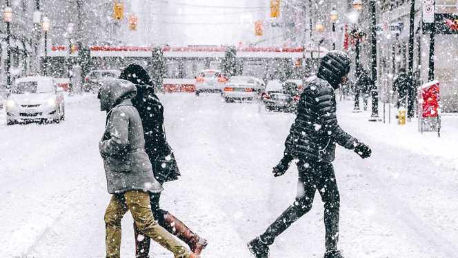 Vremea &icirc;n București 23 februarie. Ninsori, v&acirc;nt puternic și condiții de ghețuș