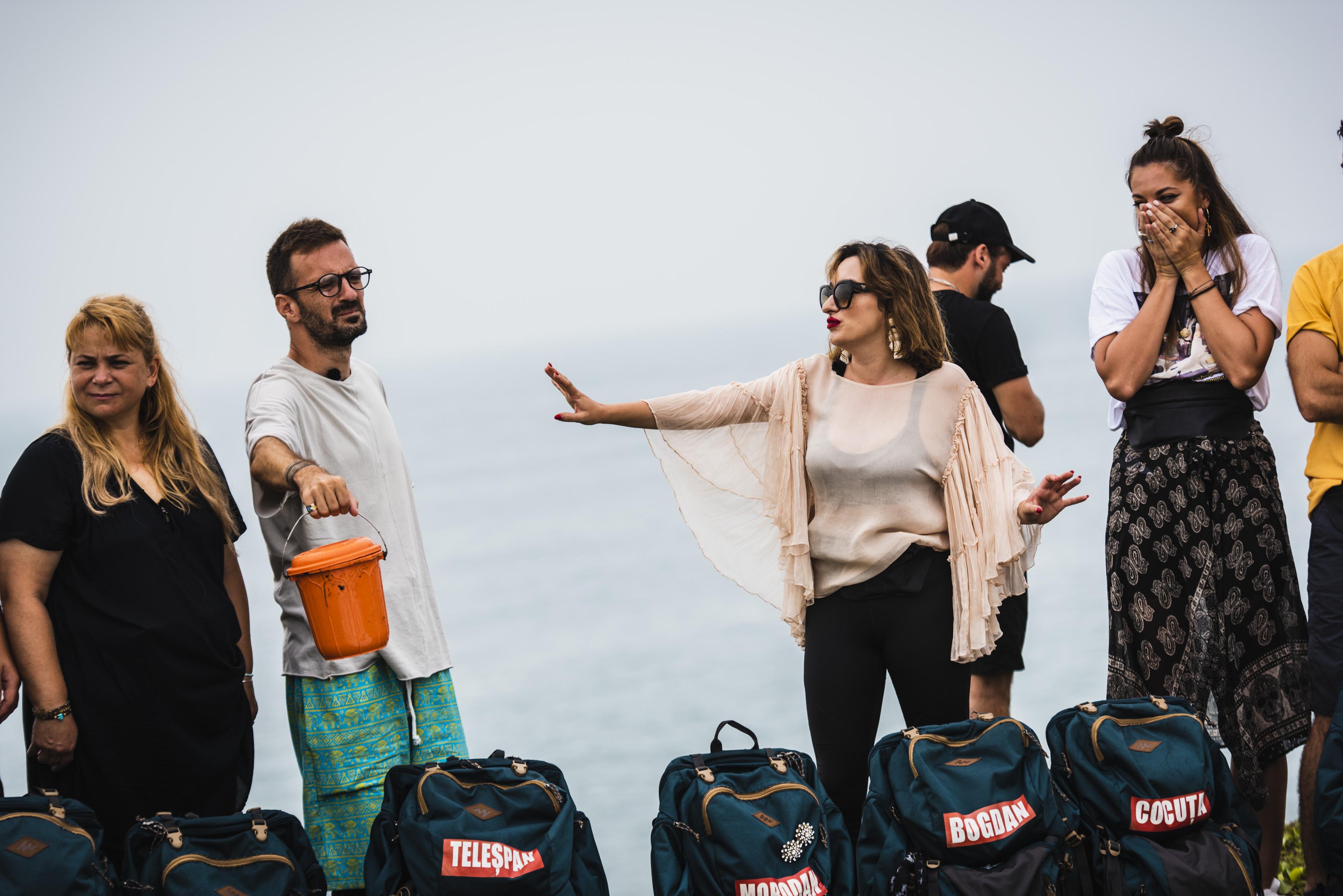 Au fost salvați, dar au primit pedeapsa! Ana Morodan și Teleșpan trebuie să poarte după ei o găleată plină cu pești morți!