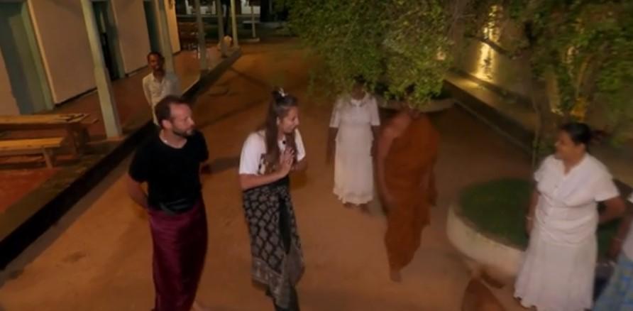 Ghinionul s-a transformat &icirc;ntr-o experiență uimitoare pentru Cocuța și Bogdan. Și-au petrecut noaptea &icirc;ntr-un templu: &bdquo;A fost lucrul de care aveam cel mai mult nevoie&rdquo;