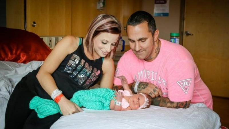 Doi părinți își plâng durerea după ce și-au pierdut fetița de 18 zile de la un simplu sărut :,,Nu pupați sub nicio formă copiii nou-născuți''