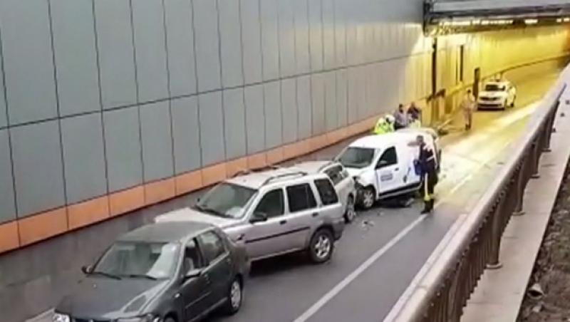 Accident extrem de grav în București! Traficul este blocat. Mai multe mașini implicate
